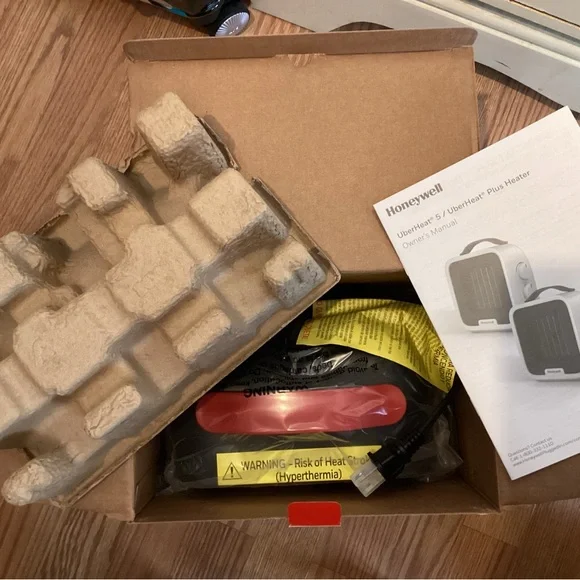 Honeywell UberHeat 5 Heater - Black and Red - Picture 4 of 5